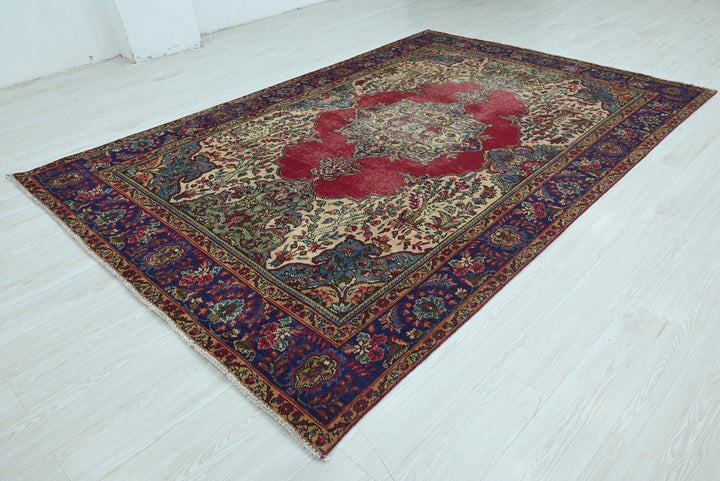 red Medium rug 6' 3" x 9' 4"