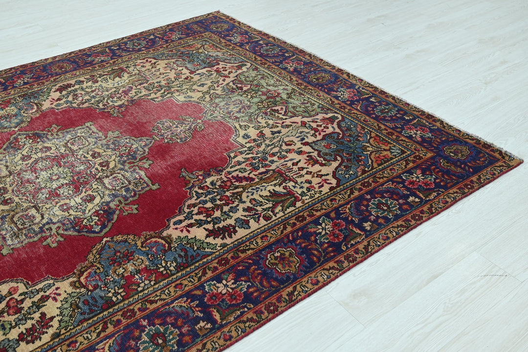 red Medium rug 6' 3" x 9' 4"