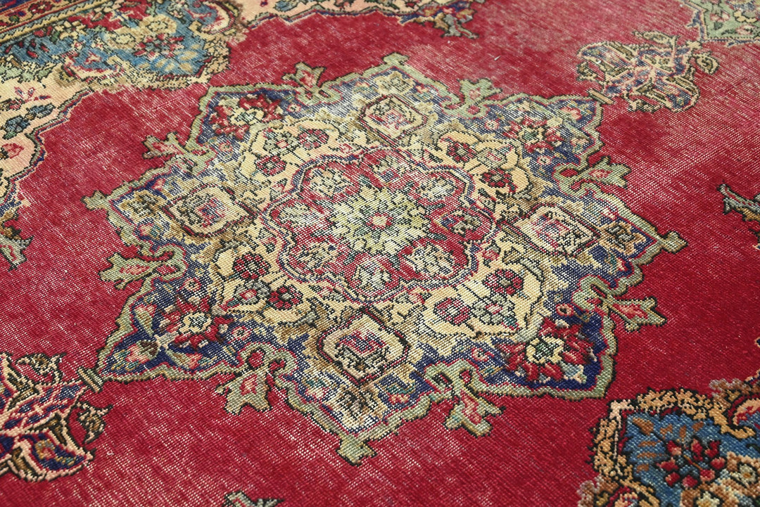 red Medium rug 6' 3" x 9' 4"
