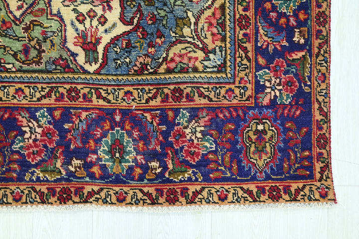 red Medium rug 6' 3" x 9' 4"