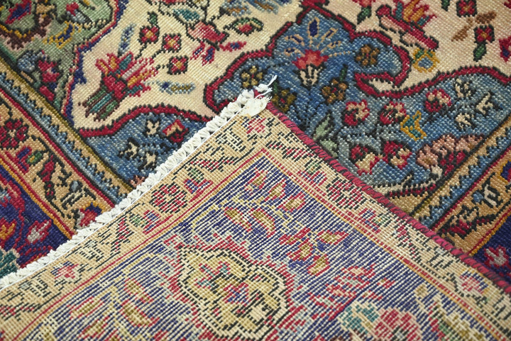 red Medium rug 6' 3" x 9' 4"
