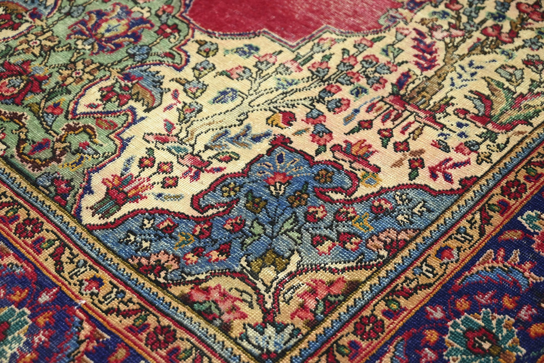red Medium rug 6' 3" x 9' 4"