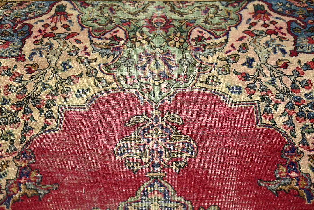 red Medium rug 6' 3" x 9' 4"