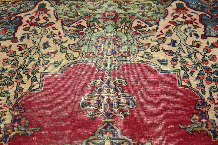 red Medium rug 6' 3" x 9' 4"