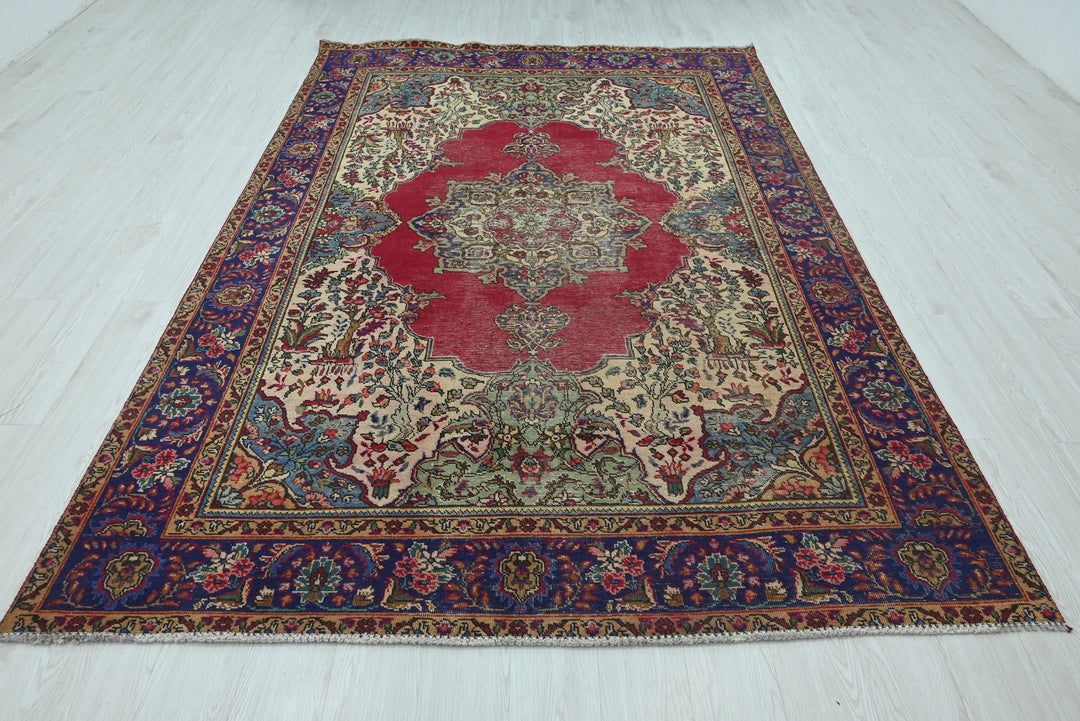red Medium rug 6' 3" x 9' 4"