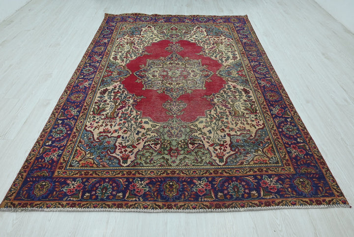 red Medium rug 6' 3" x 9' 4"