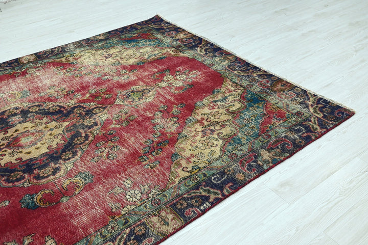 red Medium rug 6' 0" x 8' 11"
