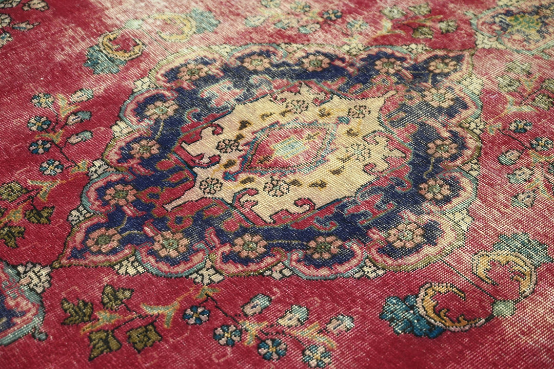 red Medium rug 6' 0" x 8' 11"