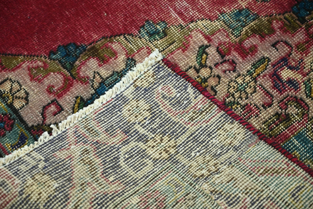 red Medium rug 6' 0" x 8' 11"