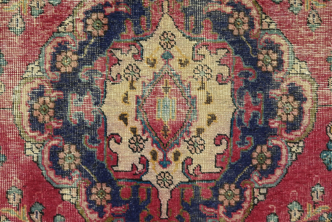 red Medium rug 6' 0" x 8' 11"