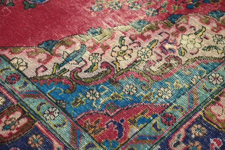 red Medium rug 6' 0" x 8' 11"
