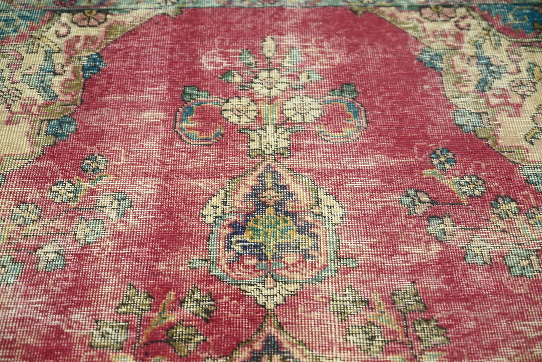 red Medium rug 6' 0" x 8' 11"