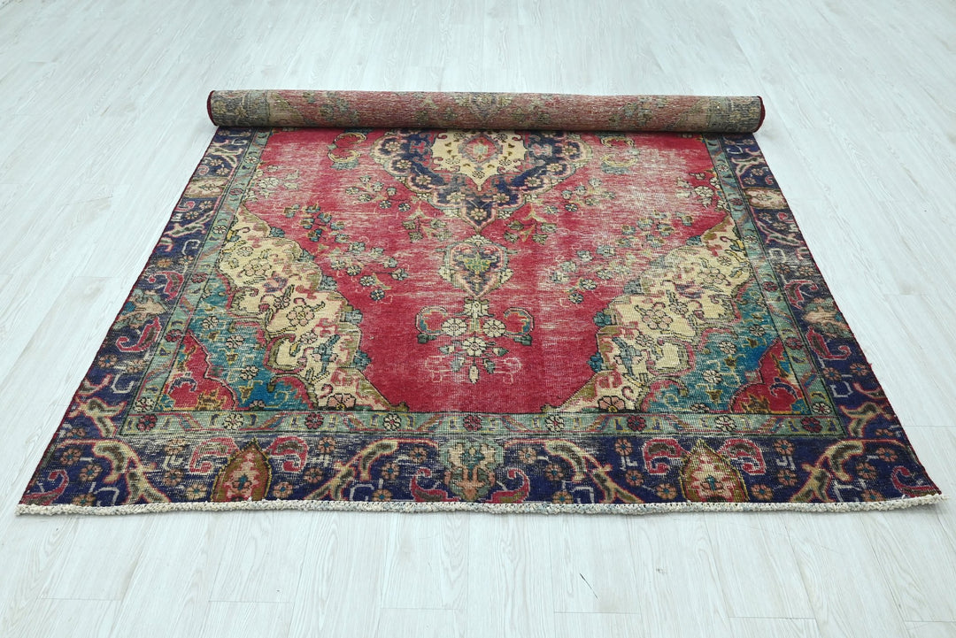 red Medium rug 6' 0" x 8' 11"