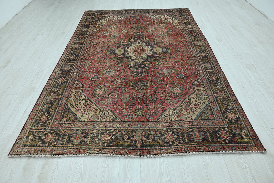 red Medium rug 6' 4" x 9' 4"