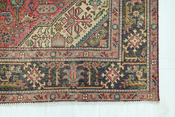 red Medium rug 6' 4" x 9' 4"