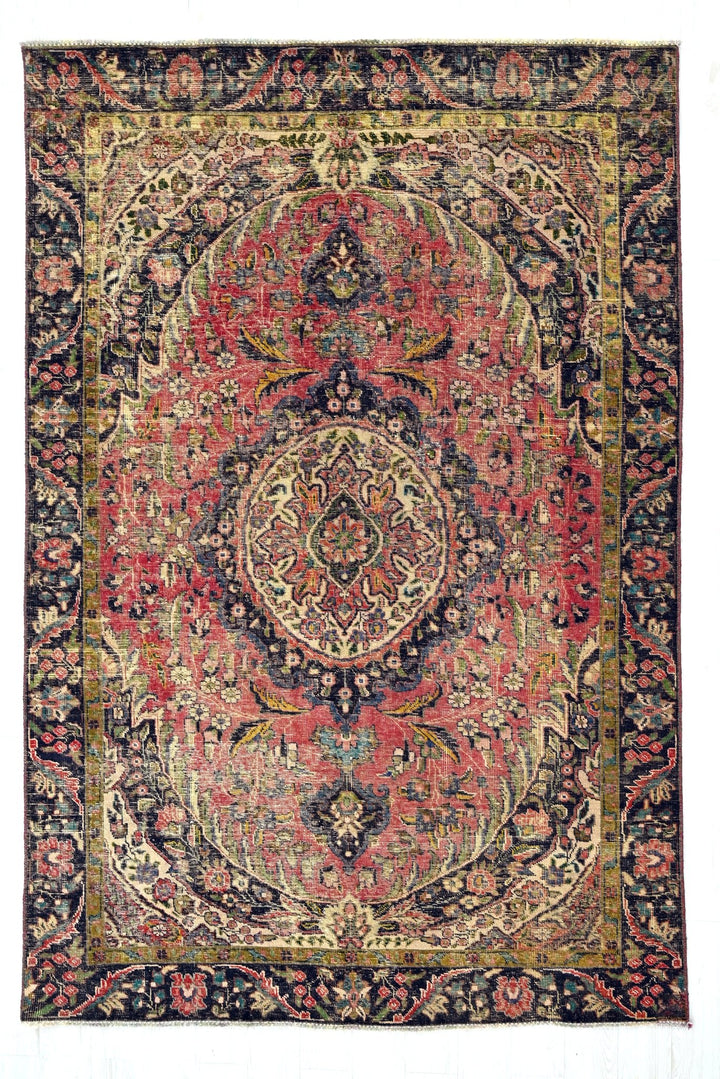 red Medium rug 6' 2" x 9' 0"
