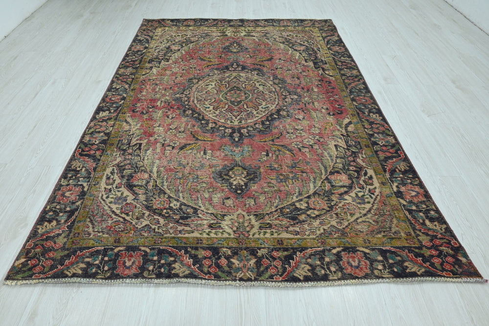 red Medium rug 6' 2" x 9' 0"