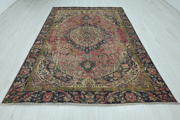 red Medium rug 6' 2" x 9' 0"