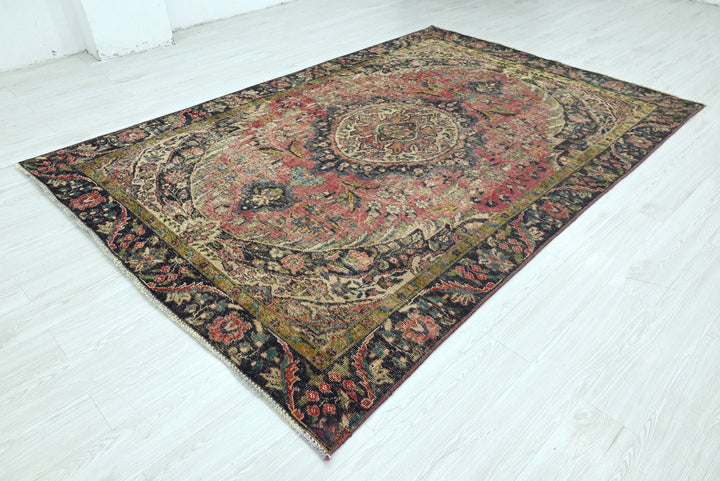 red Medium rug 6' 2" x 9' 0"