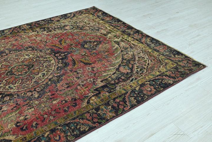 red Medium rug 6' 2" x 9' 0"