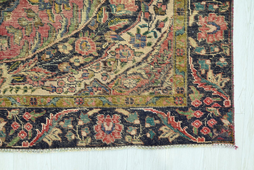 red Medium rug 6' 2" x 9' 0"