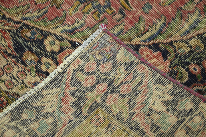 red Medium rug 6' 2" x 9' 0"