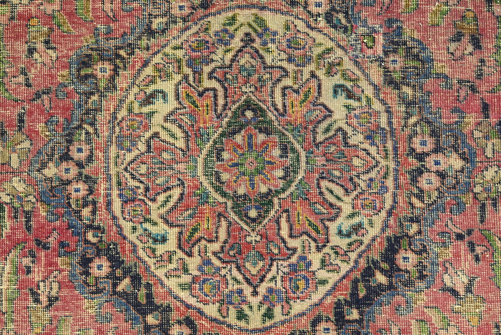 red Medium rug 6' 2" x 9' 0"