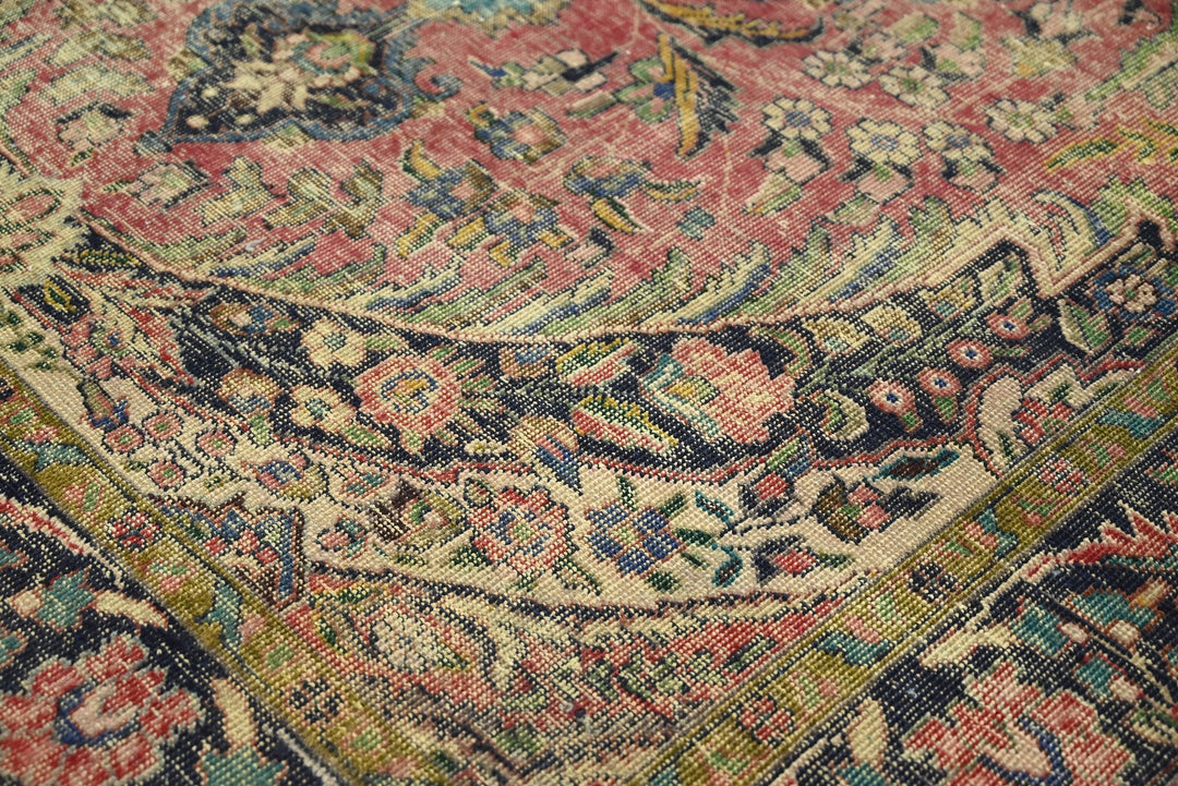 red Medium rug 6' 2" x 9' 0"