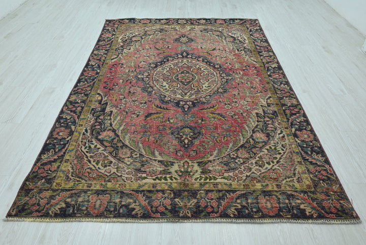 red Medium rug 6' 2" x 9' 0"