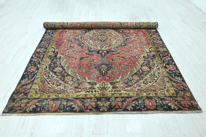 red Medium rug 6' 2" x 9' 0"