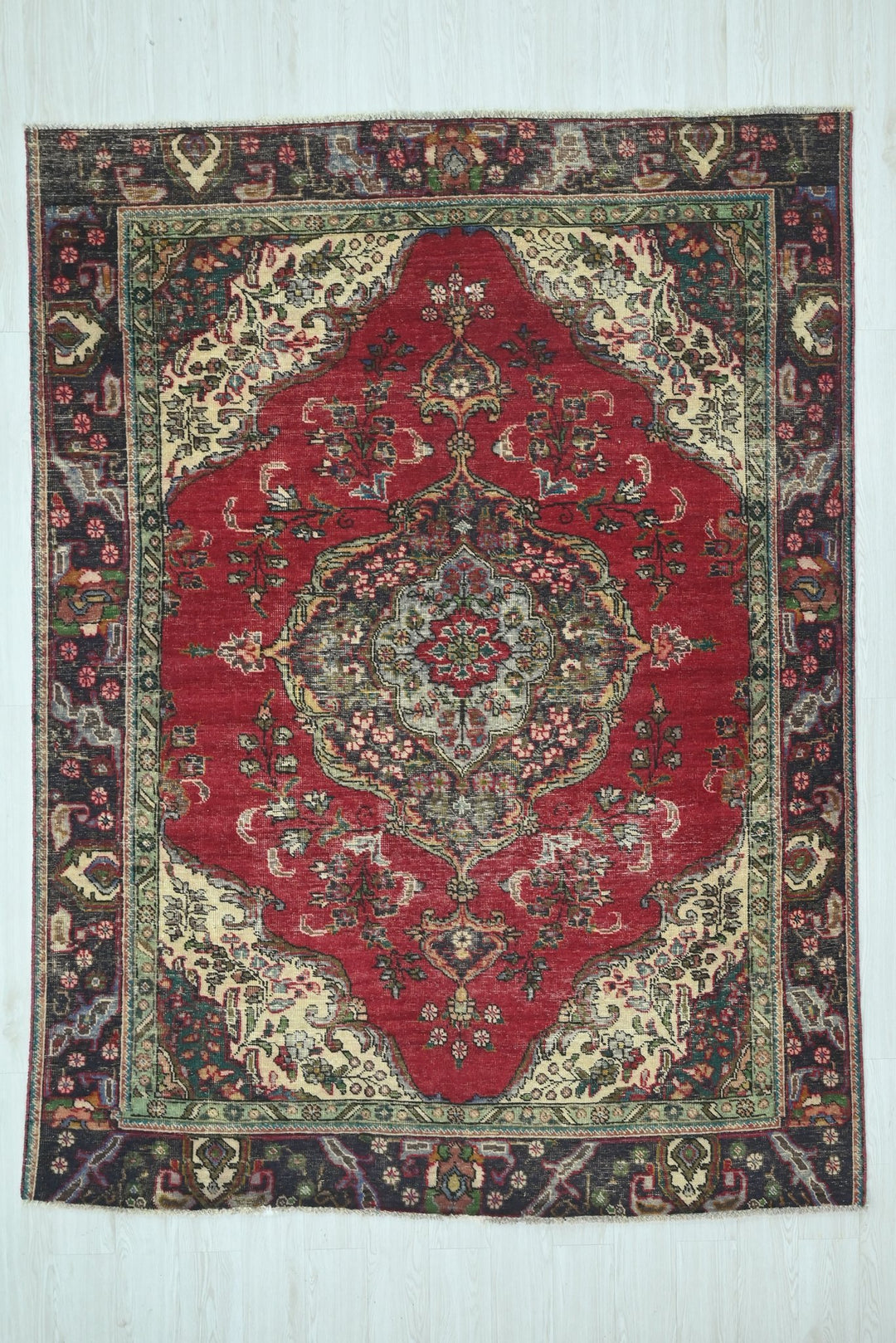 red Large rug 6' 7" x 8' 10"