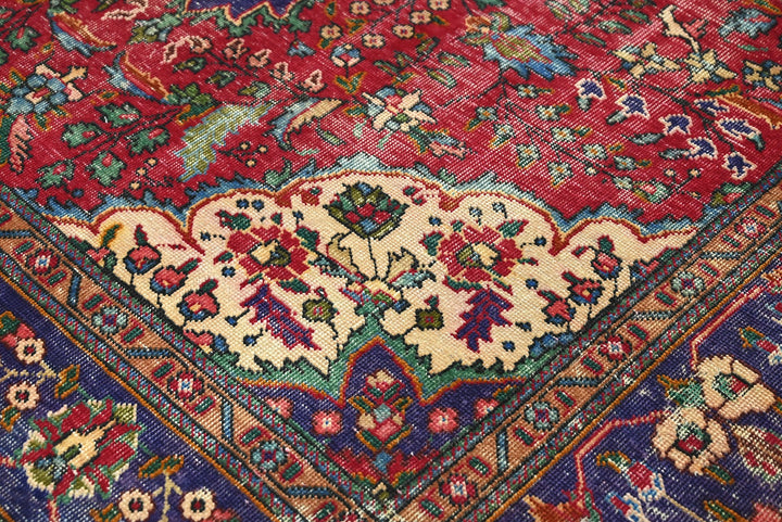 red Large rug 6' 6" x 9' 6"