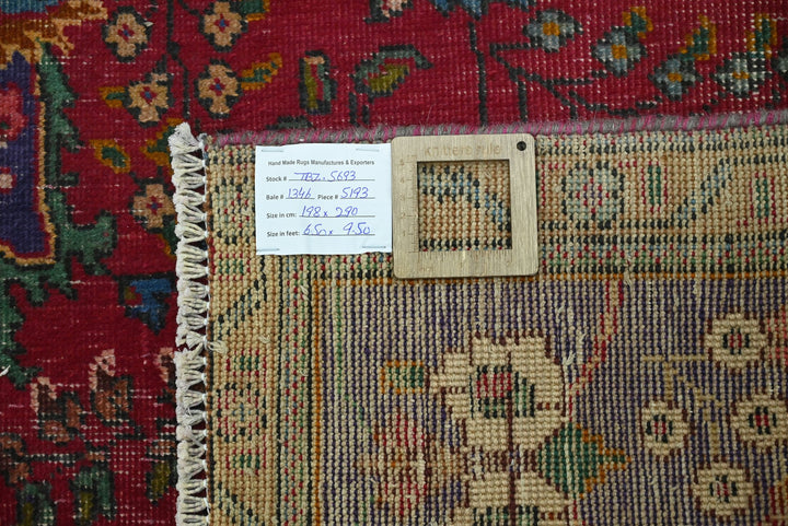 red Large rug 6' 6" x 9' 6"