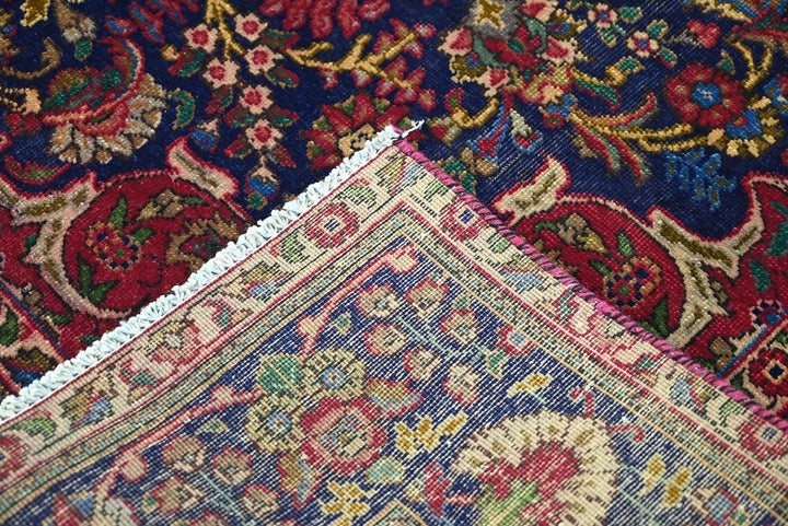 blue Large rug 6' 7" x 9' 8"
