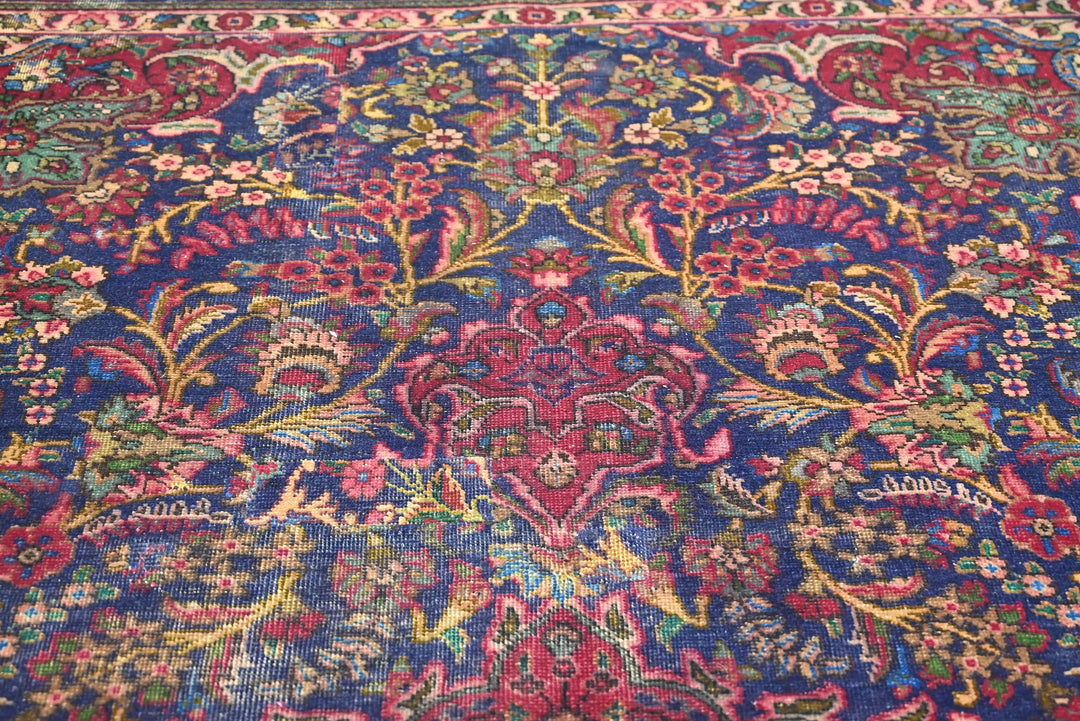 blue Large rug 6' 7" x 9' 8"