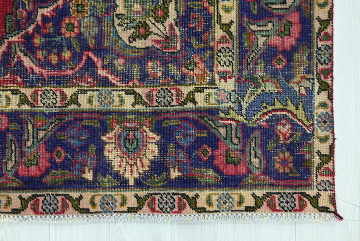 red Large rug 6' 3" x 9' 6"