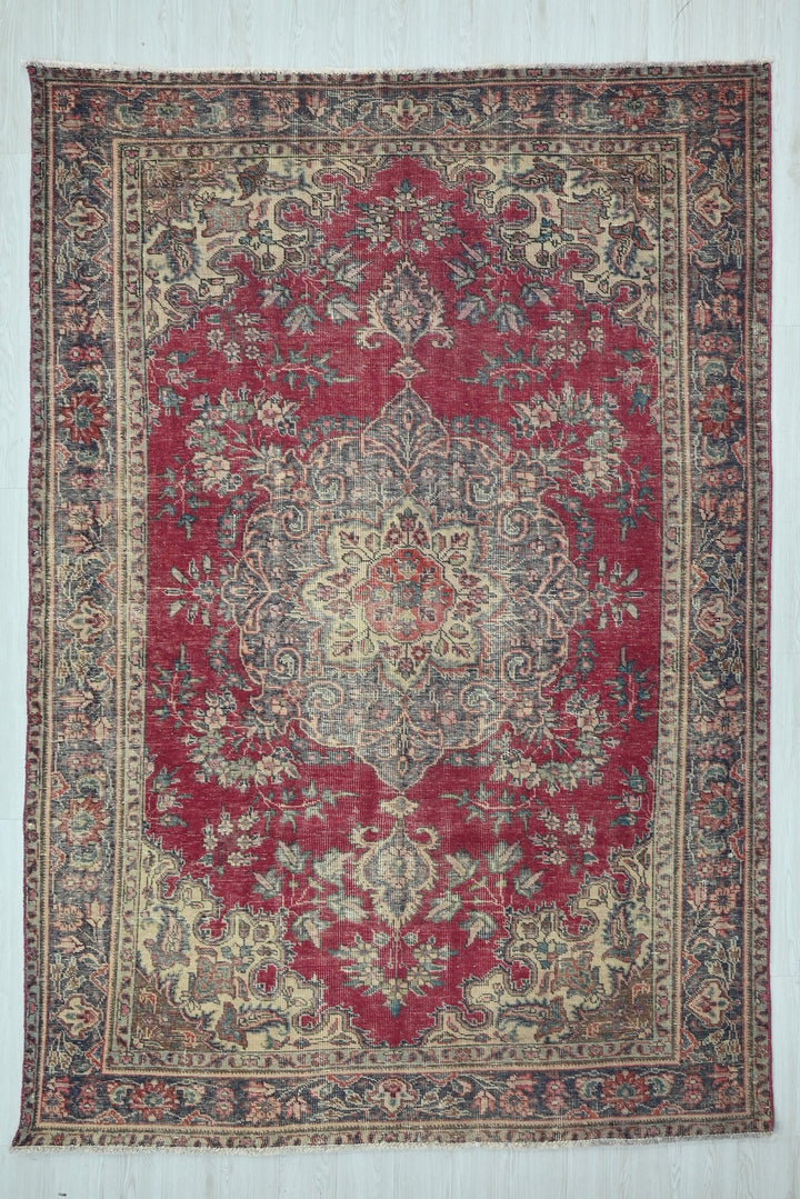red Large rug 6' 4" x 9' 8"