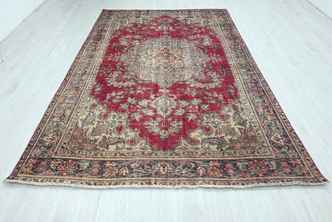 red Large rug 6' 4" x 9' 8"