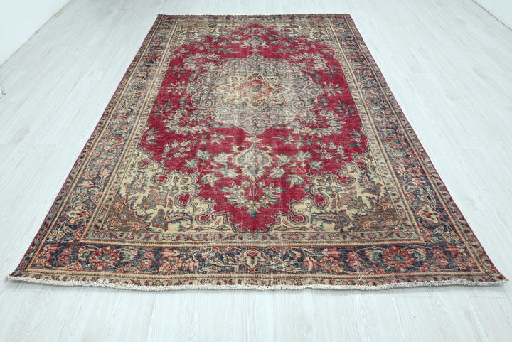 red Large rug 6' 4" x 9' 8"