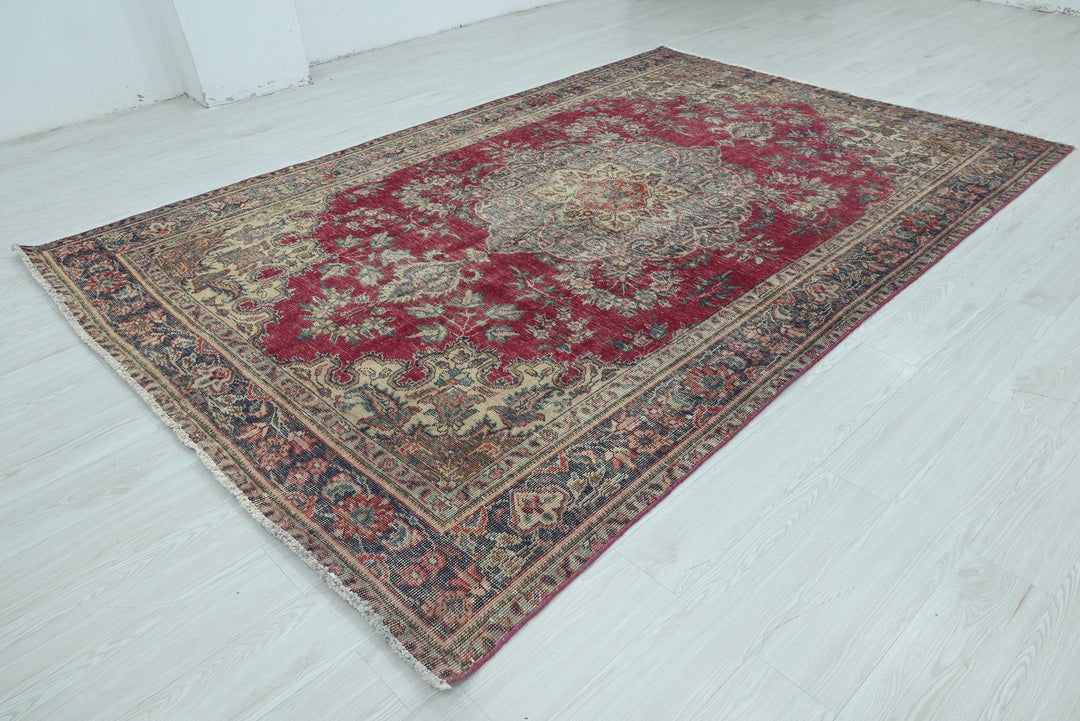 red Large rug 6' 4" x 9' 8"