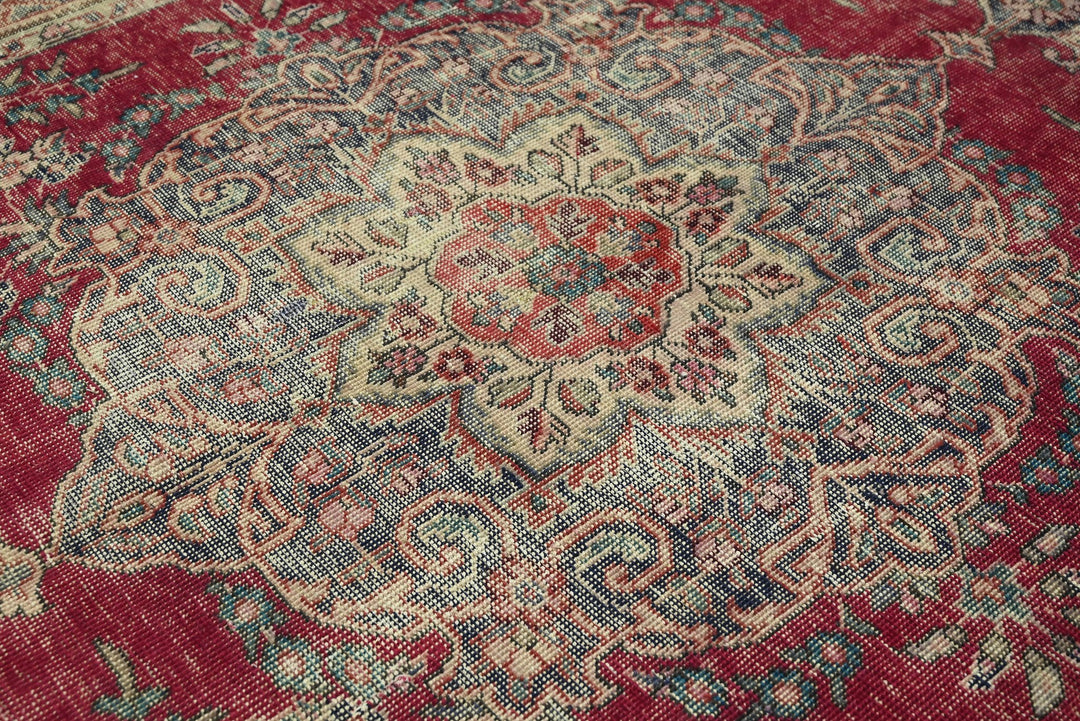 red Large rug 6' 4" x 9' 8"