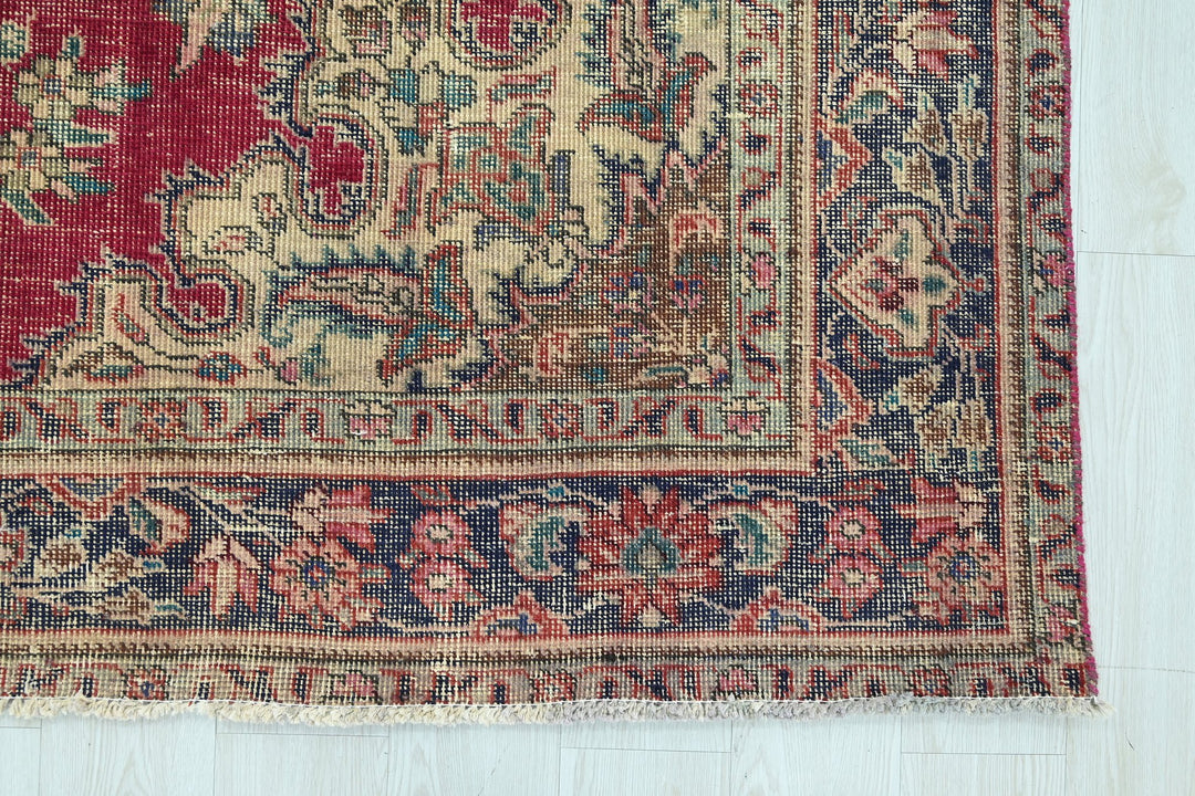 red Large rug 6' 4" x 9' 8"
