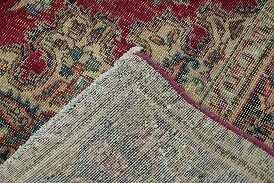 red Large rug 6' 4" x 9' 8"