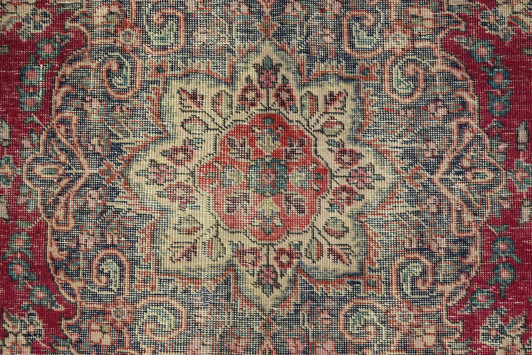 red Large rug 6' 4" x 9' 8"