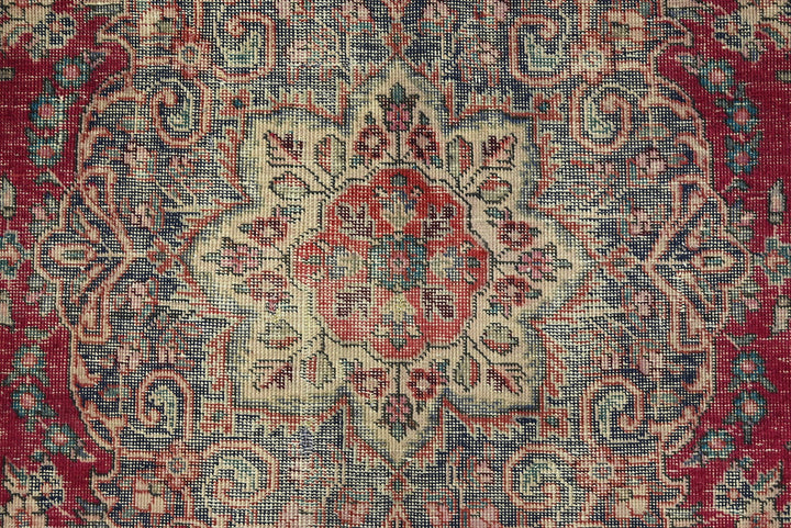 red Large rug 6' 4" x 9' 8"