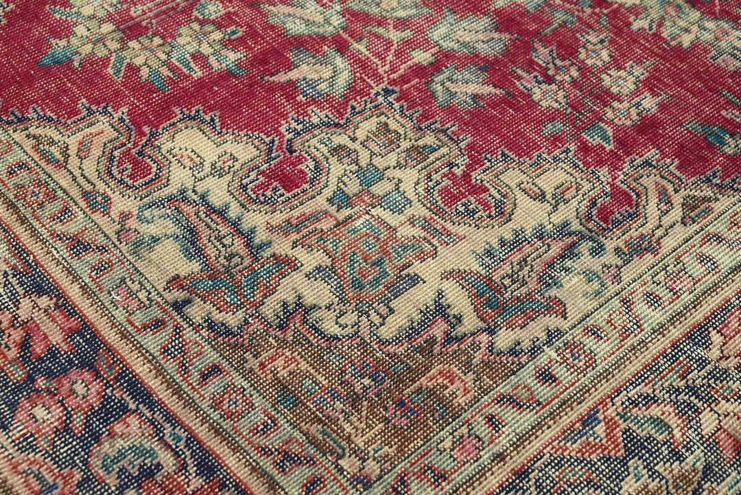 red Large rug 6' 4" x 9' 8"