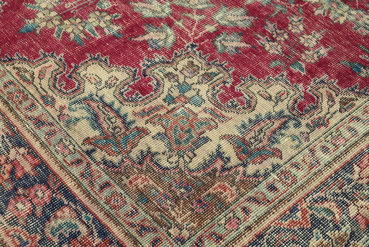 red Large rug 6' 4" x 9' 8"