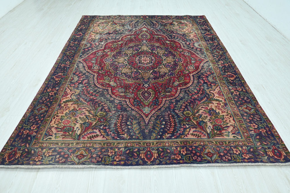 blue Large rug 6' 11" x 9' 3"