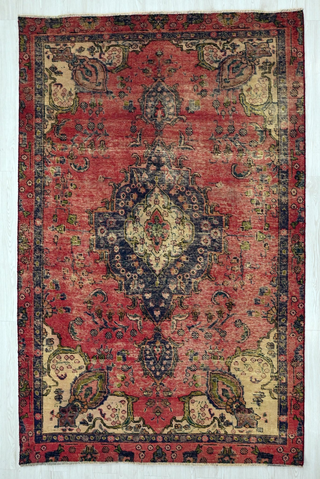 red Medium rug 5' 6" x 8' 10"