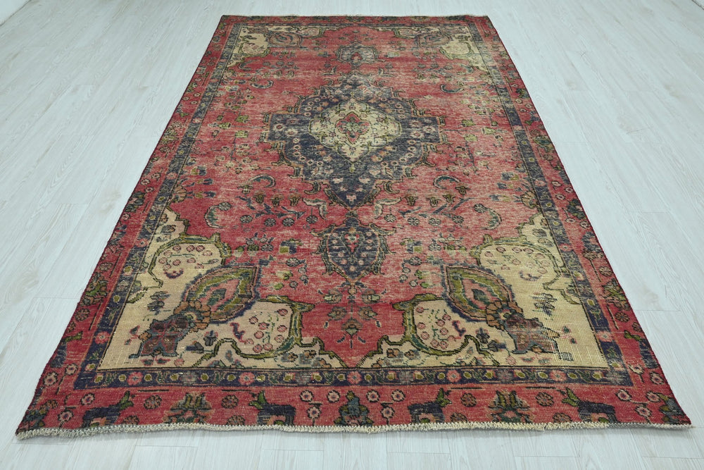 red Medium rug 5' 6" x 8' 10"